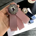 Spilla fiocco perla cristallo vintage, elegante accessorio per colletto in tessuto donna. - Rosa coreano