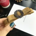 Elegante molletta per capelli con fiocco in velluto marrone e fibbia ovale in strass. - Giallo Cachi