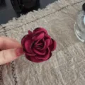 Elegant fabric camellia flower brooch and hair accessory for women, stylish design. - Burgundy
