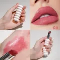 Labial hidratante y brillante YOUNG VISION con un diseño de tubo en espiral blanco. - Talla 6