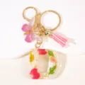 Epoxy hars gedroogde bloem letter D sleutelhanger met vlinder hanger tasbedel voor vrouwen. - Letter D