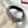Serre-tête tressé gris en détail, accessoire de cheveux en tricot d'hiver pour femmes. - Gris