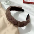 Bandeau tressé en tricot marron pour femmes, large cerceau de cheveux d'hiver confortable. - Marron