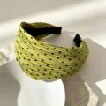Diadema vintage de lunares verdes con elegante diseno plisado para mujeres, accesorio de moda chic. - Topos Verde Amarillo