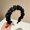 Diadema plisada de lunares negros estilo vintage francés con dientes antideslizantes, satén suave. - Negro