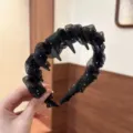 Black mesh teeth comb headband, stylish ruffled hair hoop with pearl decor for daily wear. - Black