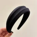 Diadema negra de satin plisado alto accesorio para el cabello elegante minimalista - Negro