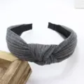 Diadema de punto acanalado gris para mujer, elegante aro de pelo ancho y moderno. - Gris oscuro
