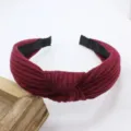 Diadema ancha de punto de algodón rojo vino con un elegante diseño de nudo cruzado para mujer. - Burdeos