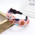 Diadema con nudo de estilo coreano lindo con estampado de topos coloridos para uso diario. - Rosa Coreano