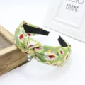 Green floral knotted headband for women, vintage cloth hair hoop, cute daily hair accessory. - Fresh Green