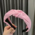 Rosa geknoteter Haarreif für Damen, breiter Stoff Haarschmuck, stilvolles Haaraccessoire. - Rosa