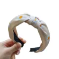 Women daisy knotted wide fabric headband cute floral hair hoop fashion daily hair accessory - Beige Daisy Style