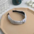 Primer plano de diadema de tela floral con nudo, accesorio de pelo dulce para mujeres. - Azul
