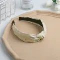 Floral knotted headband for women, sweet floral hair hoop for daily wear and washing face. - Champagne