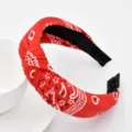 Bandeau à cheveux en tissu rouge avec motif cachemire et nœud pour femmes style tendance. - Rouge