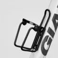 Porte-bidon de vélo en aluminium noir, support durable pour VTT et accessoires de cyclisme. - Avec Vis et Outil / Noir