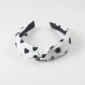 Diadema con nudo de lunares blancos y negros, accesorio de pelo de tela ancha dulce. - Blanco