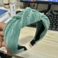 Serre-tête noué plissé vert menthe, bandeau à large bord pour un usage quotidien. - Vert émeraude
