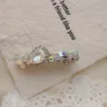 Squisita molletta per capelli con strass e cristalli scintillanti per uno stile elegante. - Bianco