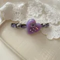 Dettaglio fermaglio per capelli cuore viola strass con splendidi cristalli luminosi. - Viola