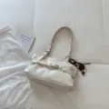 Sac à épaule blanc classique pour femme, cabas rétro décontracté avec boucle élégante. - Style de Sac Tote (BZLL-6886) / Beige Avec Charme
