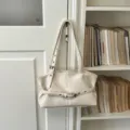 Sac à épaule vintage blanc cassé pour femme, grand cabas élégant avec détails de ceinture. - Style de Sac Tote (BZLL-6886) / Blanc Cassé Sans Pendentif