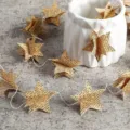 Vista dettagliata della ghirlanda di stelle in carta di giornale retrò, festone pentagram. - Ghirlanda di Stelle / Confezione da 2 Metri / colore carta da pacchi