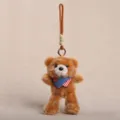 Niedlicher brauner Plueschbaer Schluesselanhanger mit Schal, weiches Stofftier fur Tasche. - Gekleideter Tieranhänger - Bär