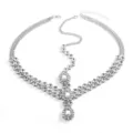 Close-up detail van sprankelende strass hoofdketting en fijn kristallen voorhoofdsjuweel. - Bohemian Hoofdtooi(FD090) / Zilver