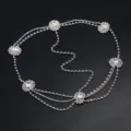Close-up detail van de glinsterende zilveren strass multi-layer hoofdketting voor haar. - FD068 Stijl (FD068) / Zilver