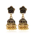 Boucles d'oreilles jhumka ethniques dorées vintage avec clou fleur et pampilles. - Vieil Or