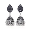 Vintage zilveren Indiase jhumka oren met ingewikkeld gedrukt druppelontwerp en kralenfranje. - Antiek Zilver