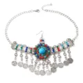 Gros plan détail de chaîne de front bohème vintage, franges de pièces métalliques et pierres colorées. - Argent Antique (FD006)