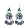 Boucles d'oreilles ethniques en argent avec perles colorées et breloques, vue détail. - Boucles d'oreilles / Argent Antique
