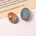 Cabochon ovale en résine avec fleurs séchées et feuille d'or pour bijoux et coque - Gris