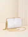 Elegante weiße Satin Abendtasche Handtasche mit Goldkette und Quaste für Damen Party. - Weiß
