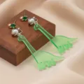 Pendientes de clip de dinosaurio acrílico verde con bonito diseño de tachuela de cristal. - Braquiosaurio