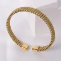 Goldener Edelstahl geflochtenes offenes Armband, eleganter täglicher Handschmuck. - 10mm / Gold (Welliges Hohl-Design)