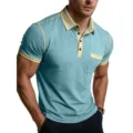 Polo da uomo blu a maniche corte con colletto e tasca gialli, vestibilità comoda ed elegante. - Verde lago
