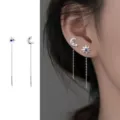Asymmetrische Stern und Mond Quaste Ohrringe, minimalistische silberne Ohrhänger. - Asymmetrische Sternstrahl-Ohrfäden / Silber