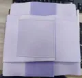 Vue détaillée de la ceinture minceur violette en tissu élastique avec fermeture velcro. - XS / Mauve Clair