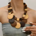 Bohemien meerlaagse houten schijf kraal statement ketting en bijpassende oorbellen set. - koffiekleur