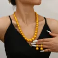 Ensemble de collier et boucles d'oreilles en perles dorées élégant pour bijoux de fête - Jaune