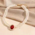 Elegante dubbellaagse imitatieparel choker ketting met vintage rode ovale kristallen hanger. - Ketting / Rood