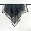 Foulard carré en coton lin à pois noirs avec bordure cachemire et franges pour femme élégante - Noir