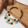 Boheemse meerlaagse acryl ronde schijf houten kralen statement ketting voor dames. - Veelkleurig
