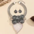 Zilveren mesh statement halsketting en oorbellen set met spiraal en stenen hanger. - Zilver Zwart
