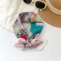 Variante di foulard quadrato in cotone con stampa albero di mele, accessorio versatile. - MBFJ46-malva
