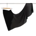 Dettaglio scialle in chiffon nero con paillettes, tessuto trasparente ed elegante. - Nero Versatile